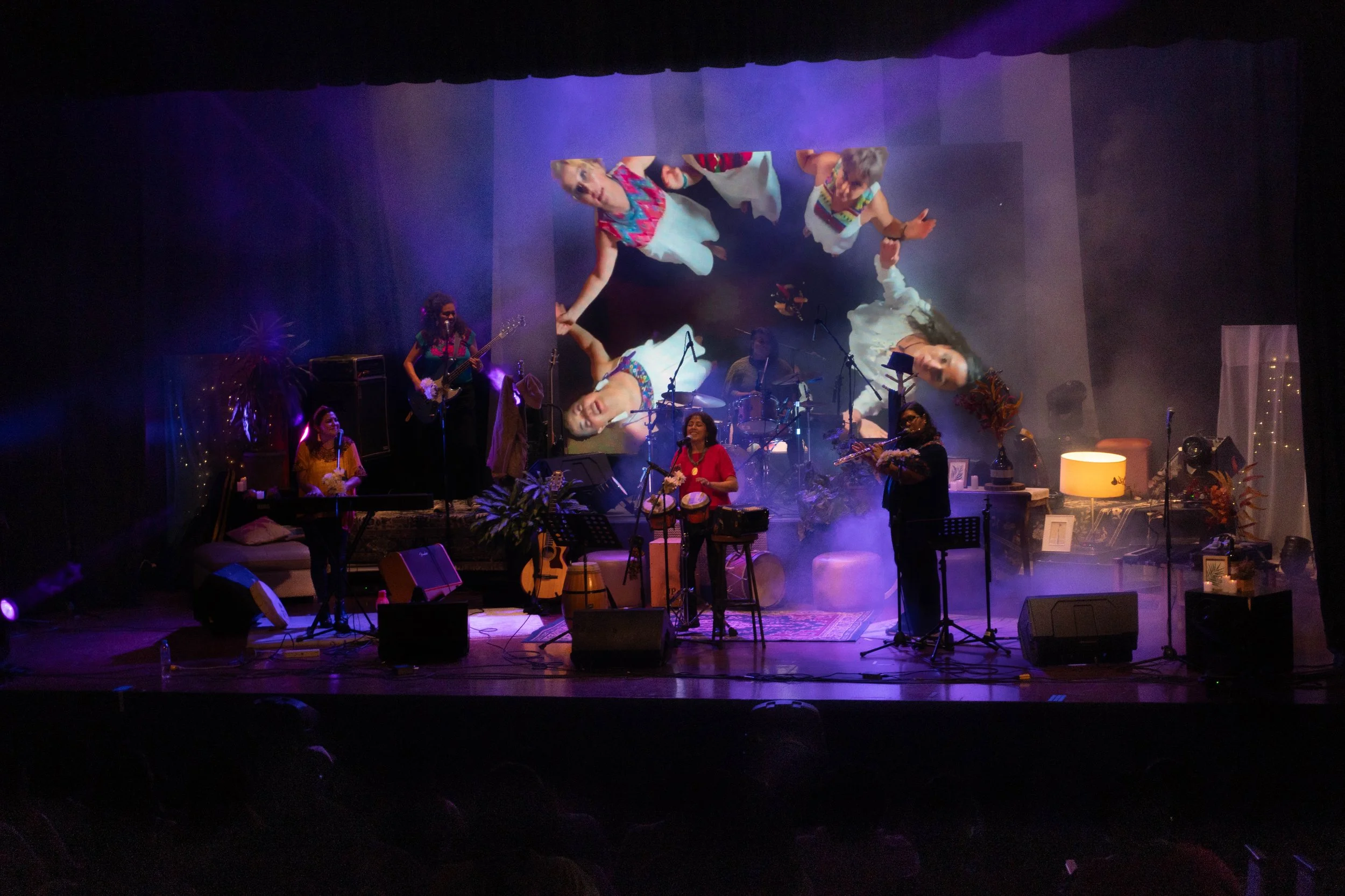  Memena ha participado en colaboraciones con grupos y artistas de la región como el grupo guatemalteco Naik Madera. Foto: Naik Madera  